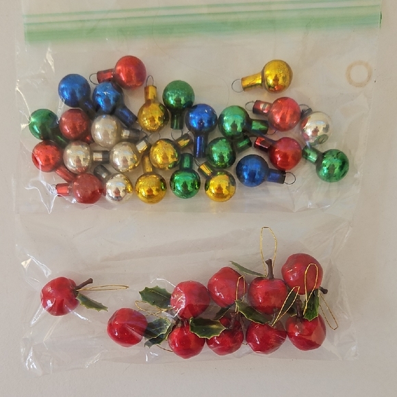 Box of Miscellaneous Craft Supplies - Picture 6 of 7